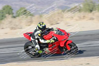 media/Dec-01-2025-Moto Forza (Mon) [[2daa91e15f]]/3-Beginner Group/Session 4 Turn 9/